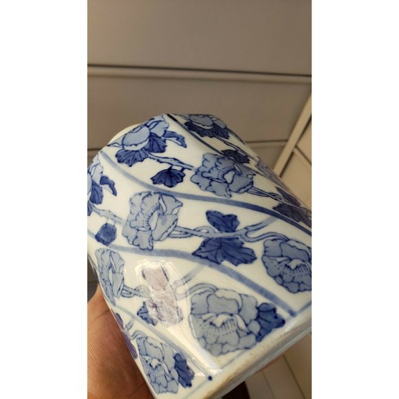 4 Jars, 8"inch Vintage Blue and White Ginger Jar Flowers Motif Spiral Form Shape - Picture 10 of 12